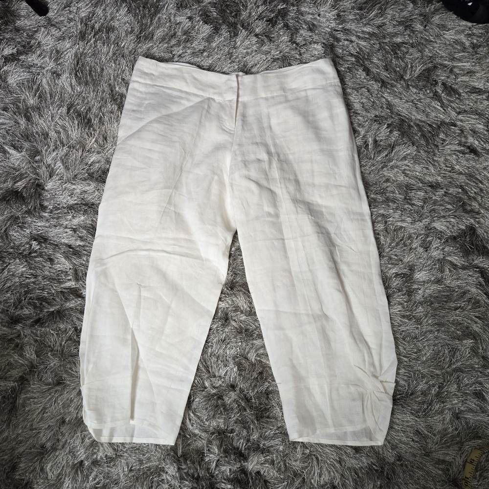 Cropped Linen Blend Capris in White